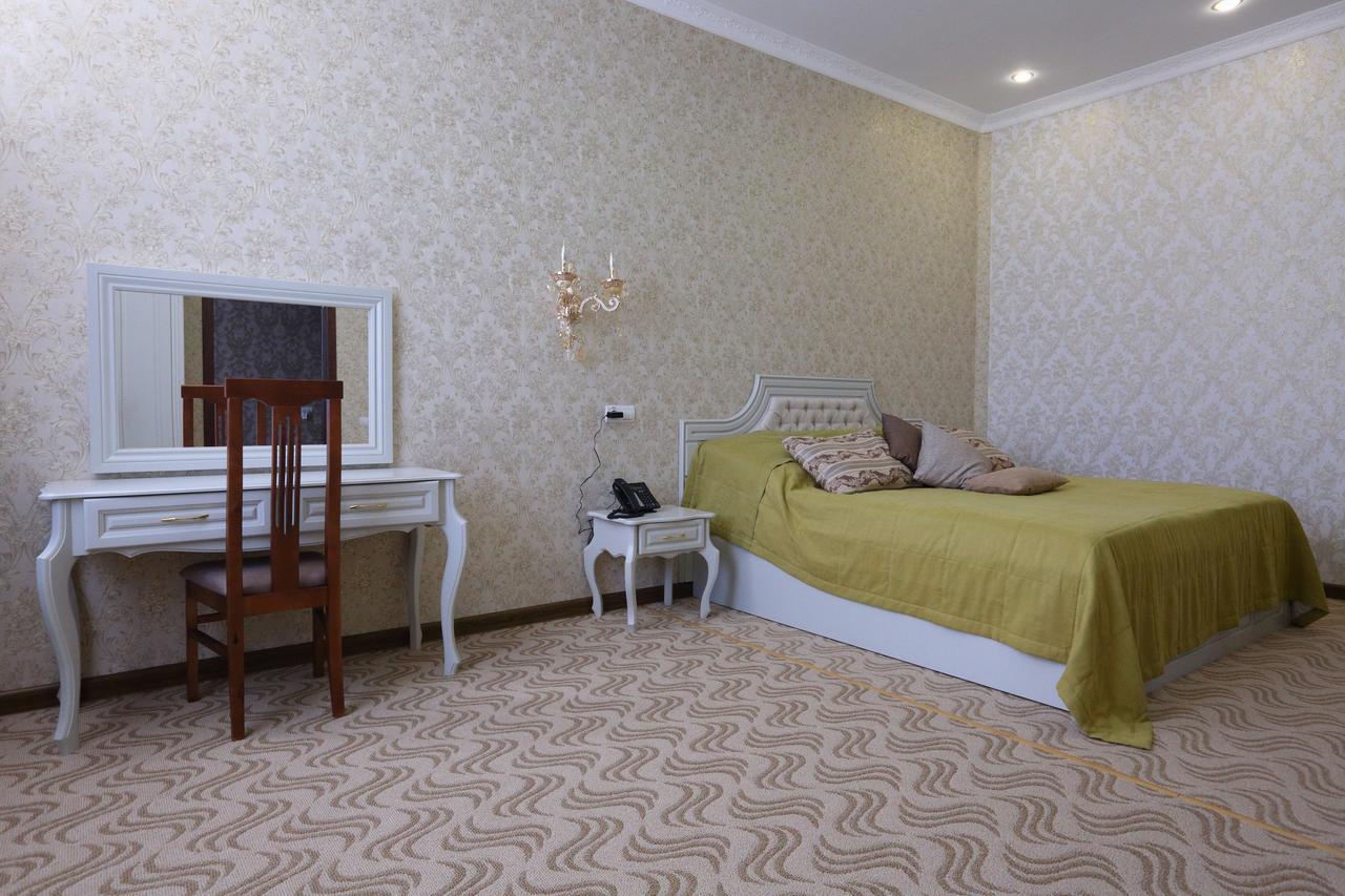 Hotel Bahetle Ekibastuz 外观 照片